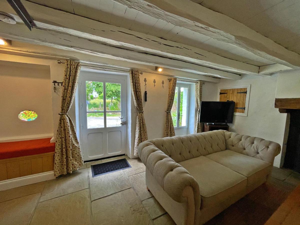 Champs Chevrier Villa Mezieres-sur-Issoire Bagian luar foto